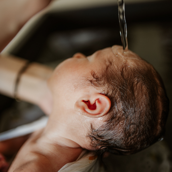 Thérapeutique bain bébé.